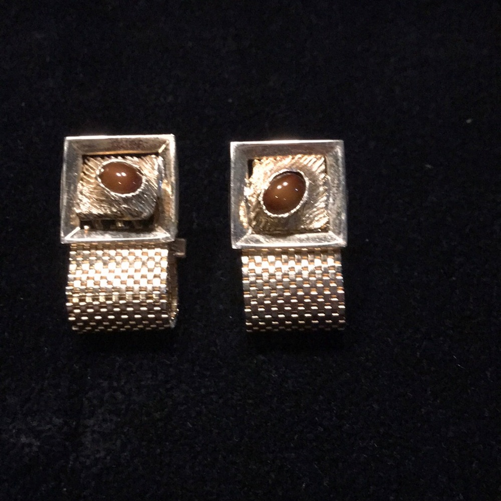 Cufflinks